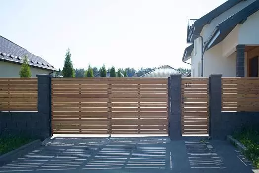 Распашные ворота с калиткой